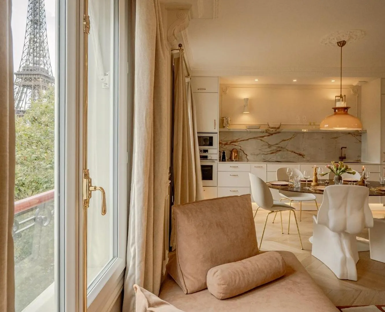 Apartment With Eiffel Tower View París