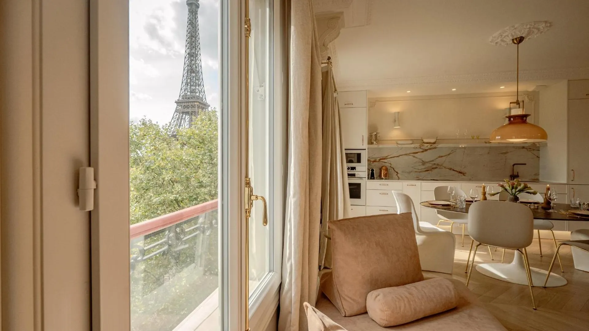 Apartment With Eiffel Tower View París 0*,