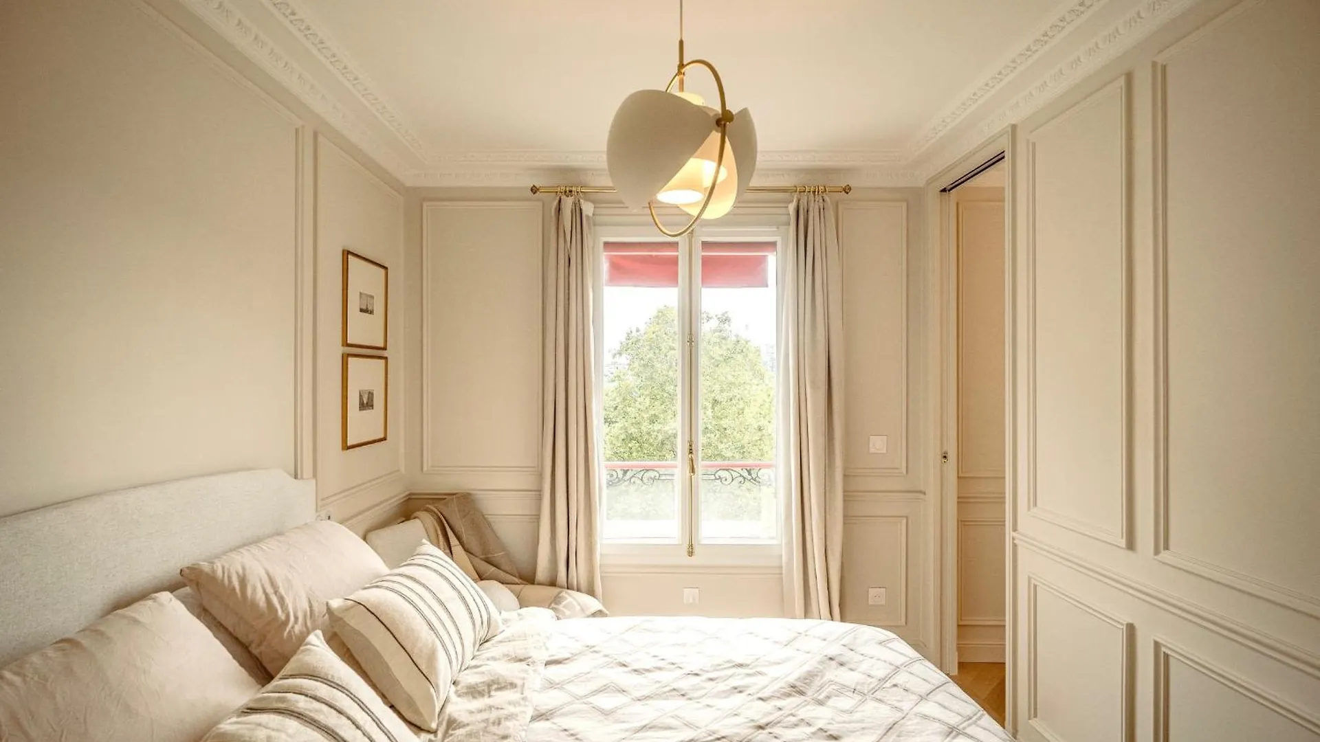 Apartment With Eiffel Tower View París