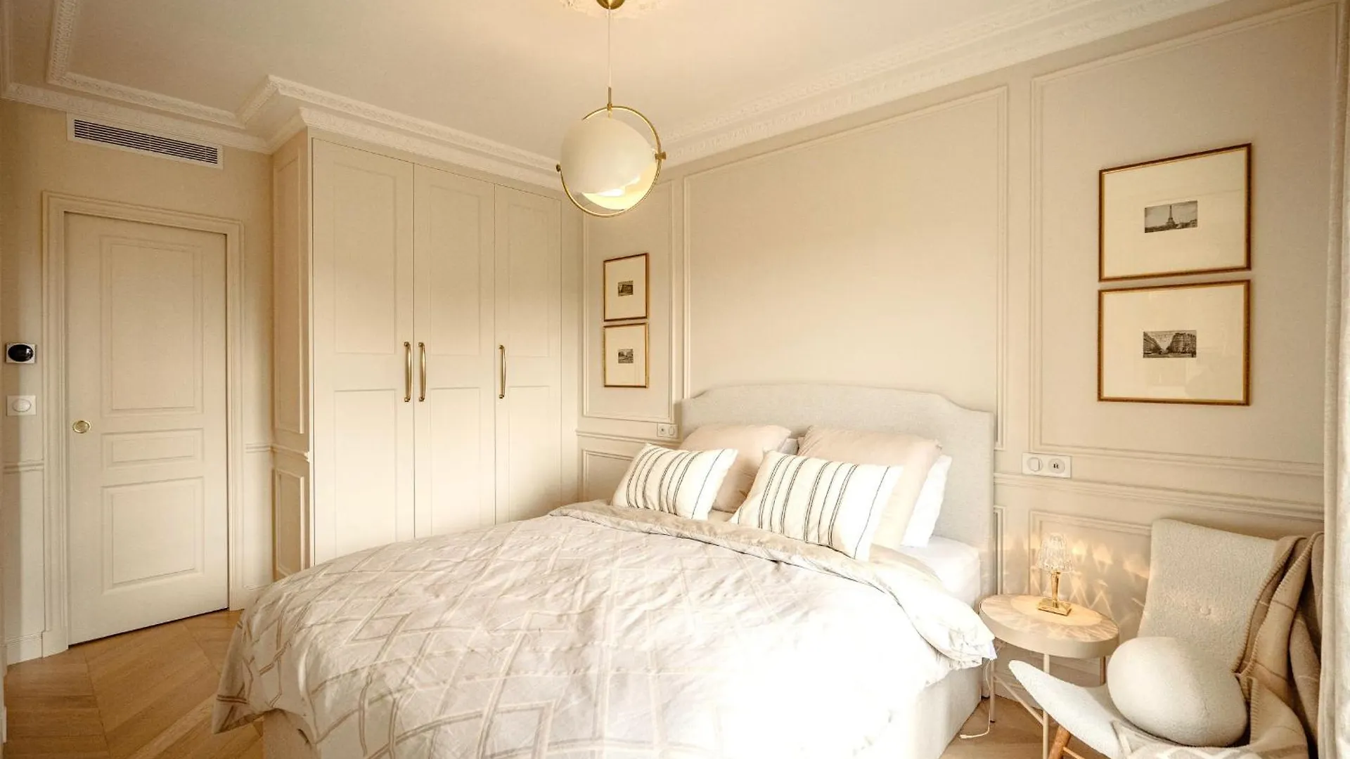 Apartment With Eiffel Tower View Paris