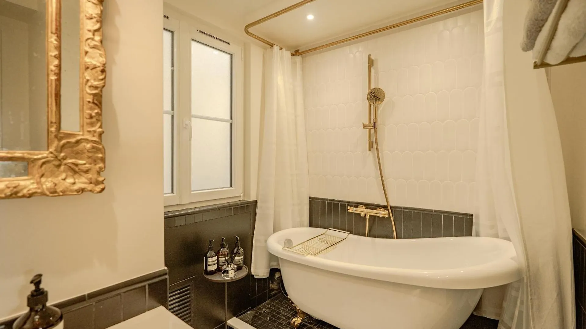 Apartment With Eiffel Tower View Paris