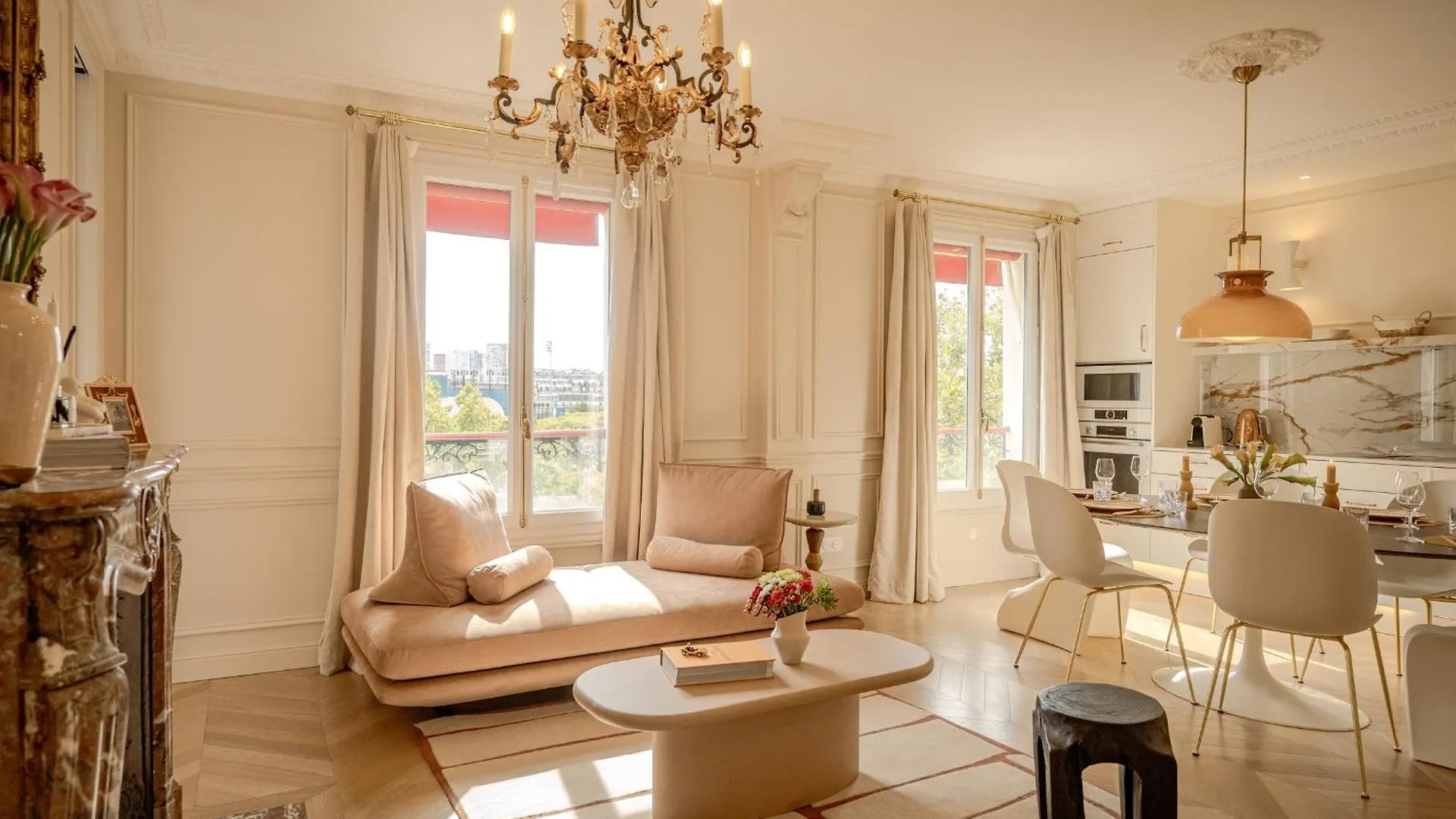 Apartment With Eiffel Tower View Paris France